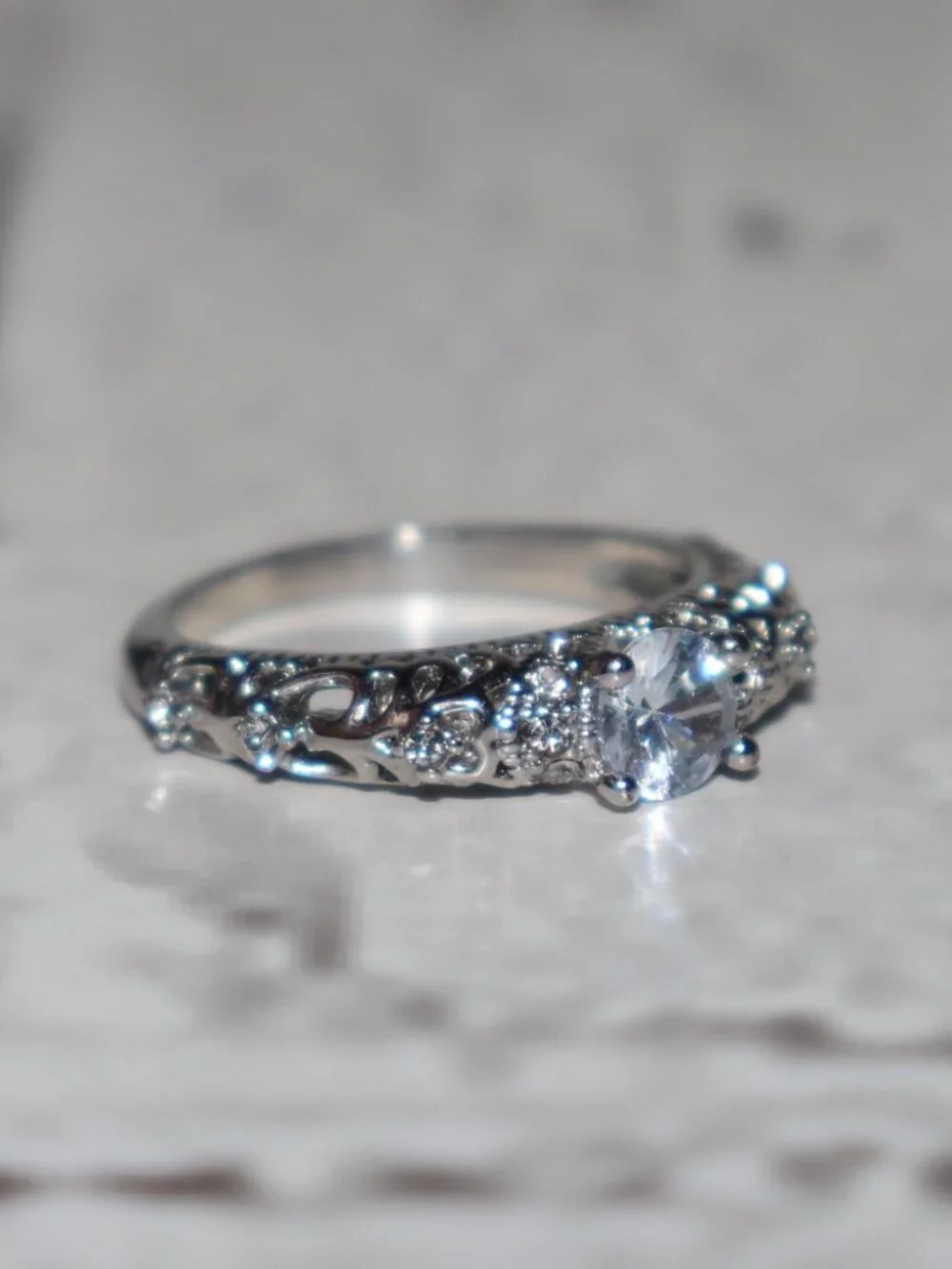 ✨ Silver Round‑Cut CZ Ring · Size 9 Clear center stone · Side accents · Classic